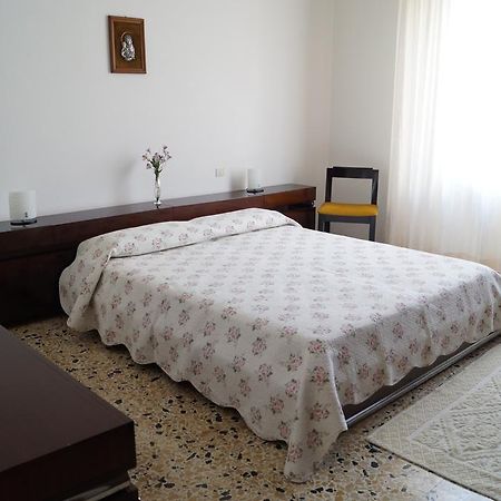 Il Melograno Panzió Oristano Szoba fotó